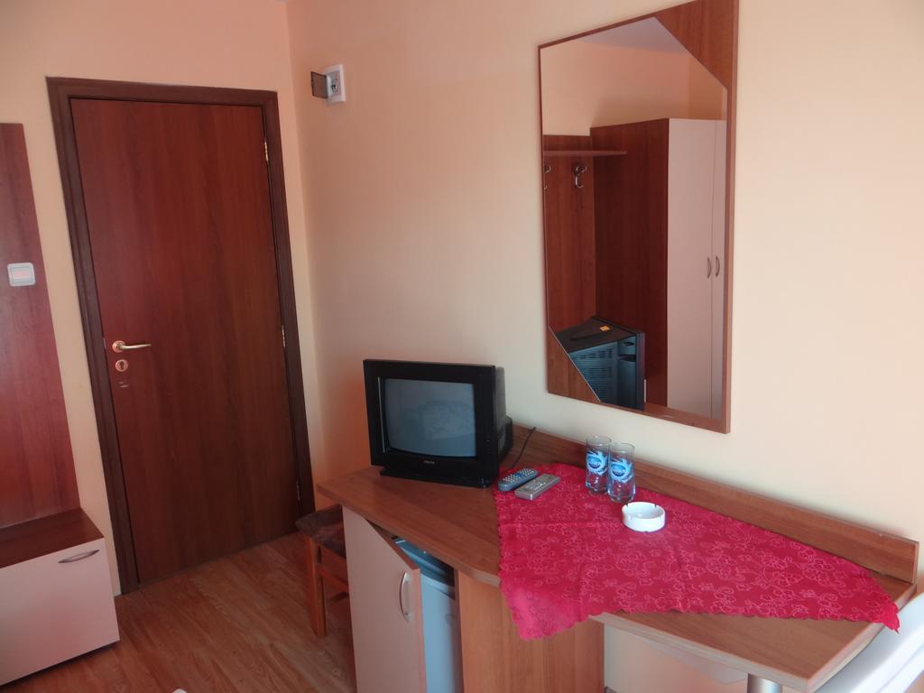 Guest House Lazur Obzor Exterior photo