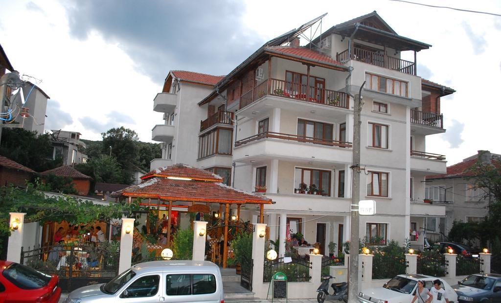 Guest House Lazur Obzor Exterior photo