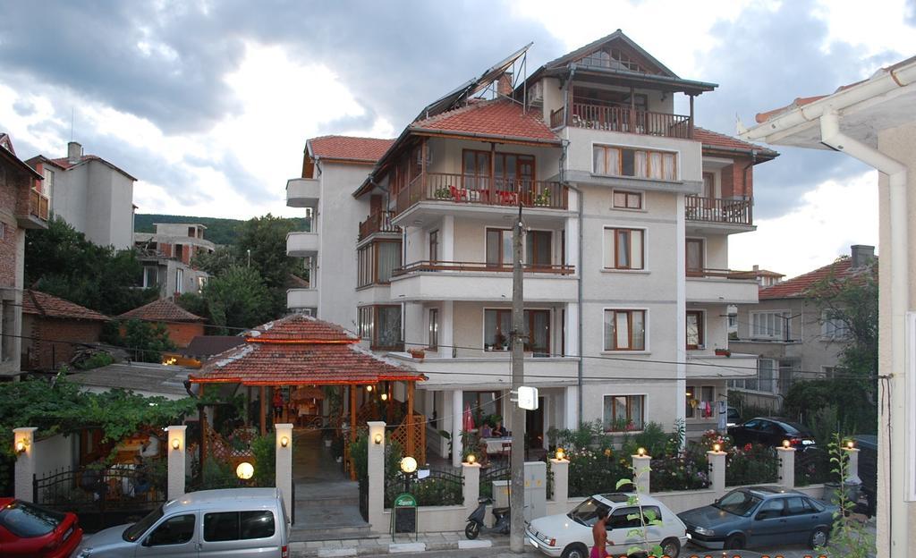 Guest House Lazur Obzor Exterior photo