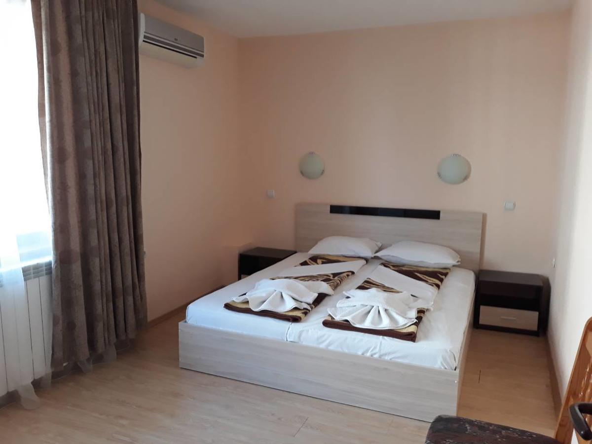 Guest House Lazur Obzor Exterior photo