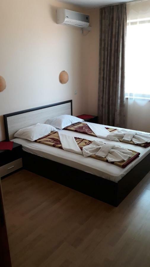 Guest House Lazur Obzor Exterior photo